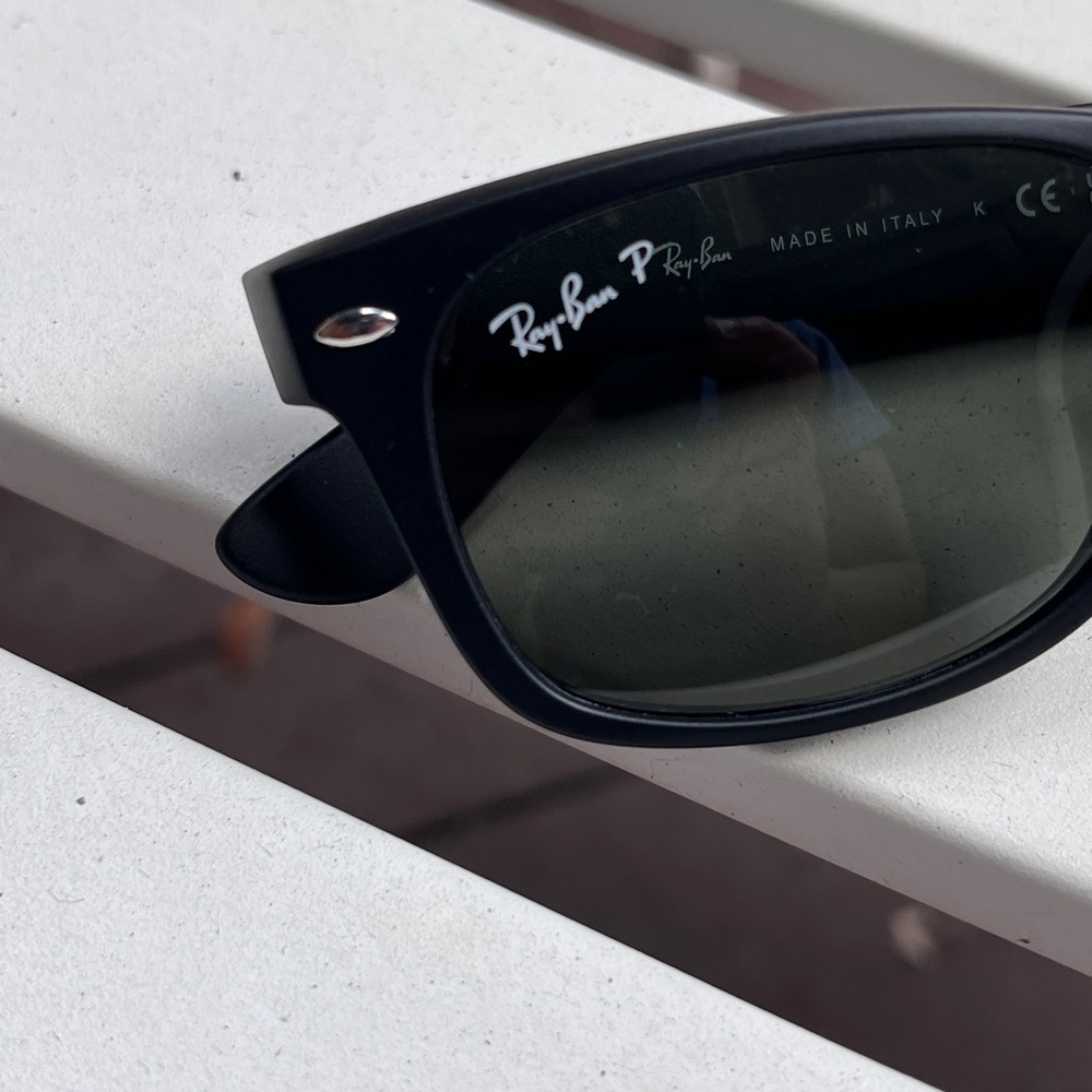 MINT condition, NWOT Ray-Ban Classic Black New Wayfarer Sunglasses